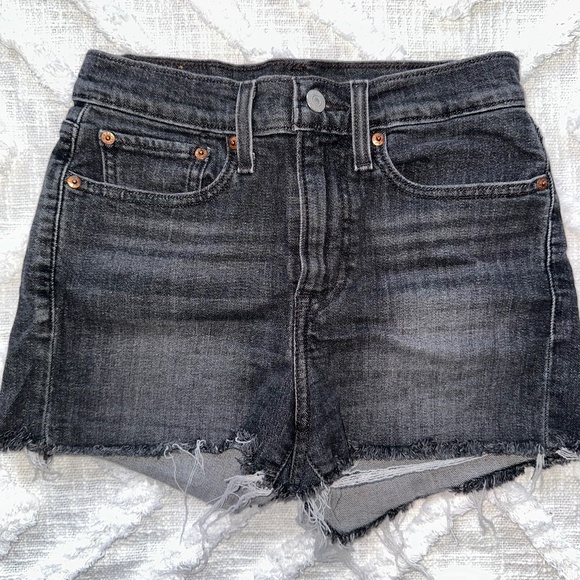 Black Jean Levi Shorts - Picture 2 of 3